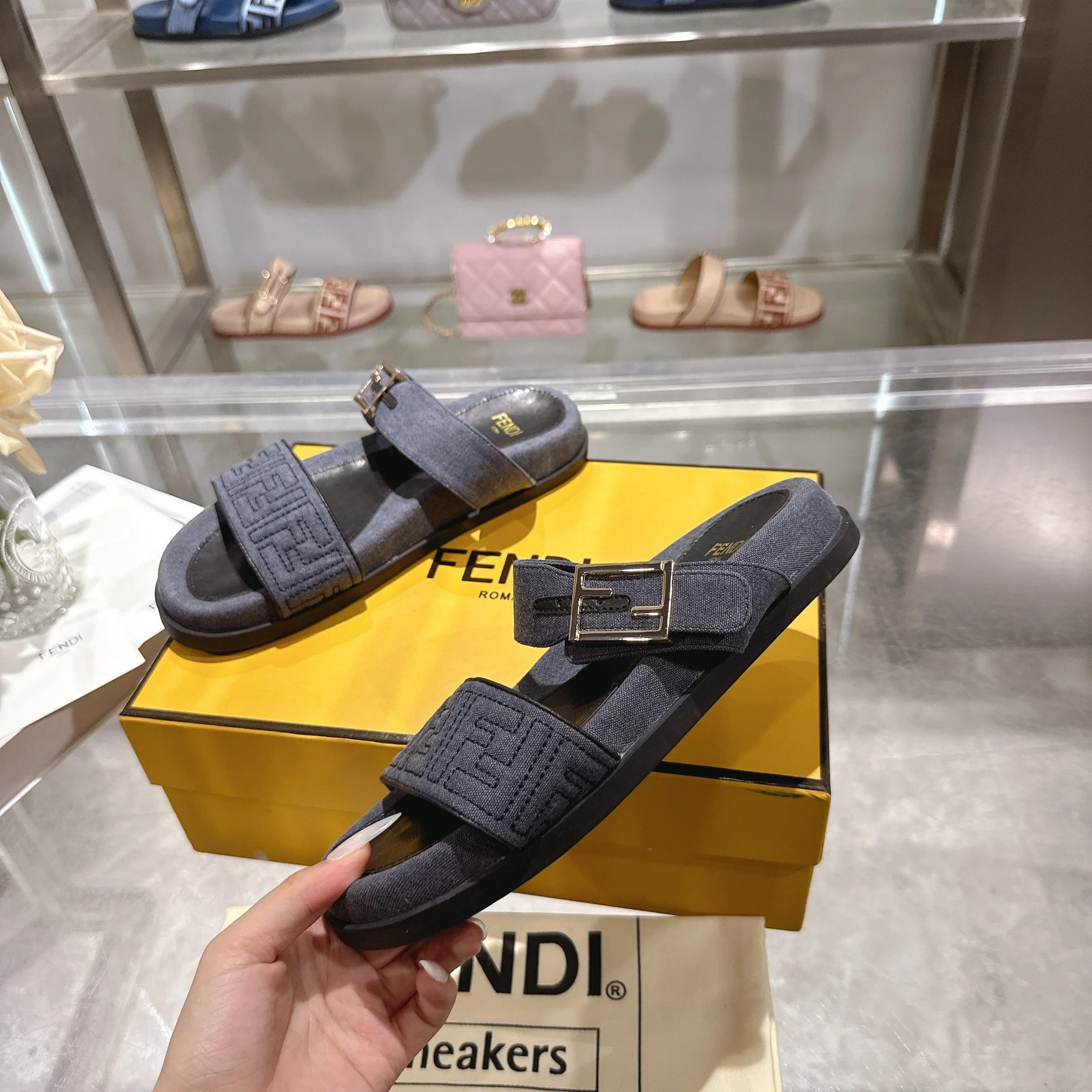 FENDI Slides Leather EU35-45 B00202608030032 - Image 3