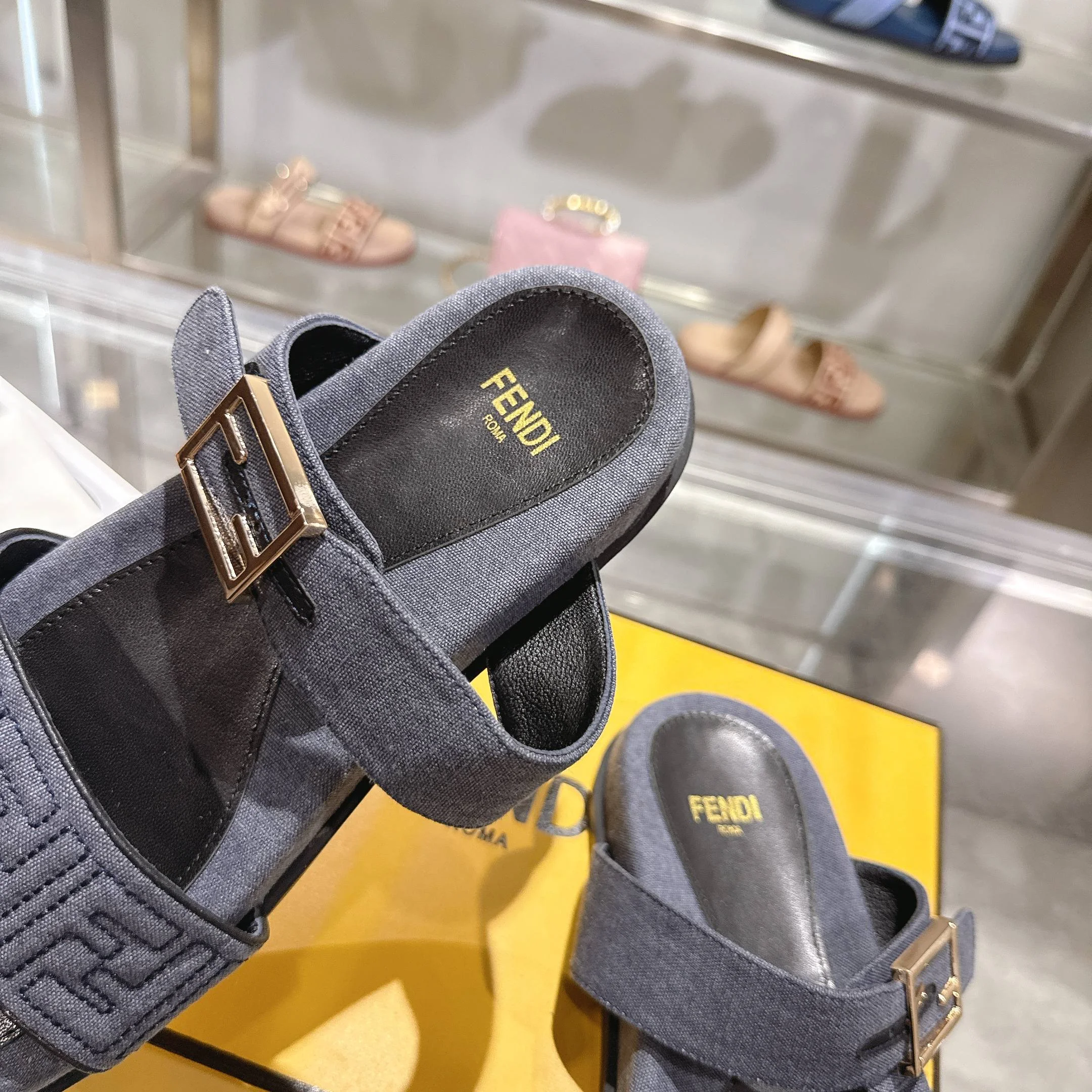 FENDI Slides Leather EU35-45 B00202608030032 - Image 7