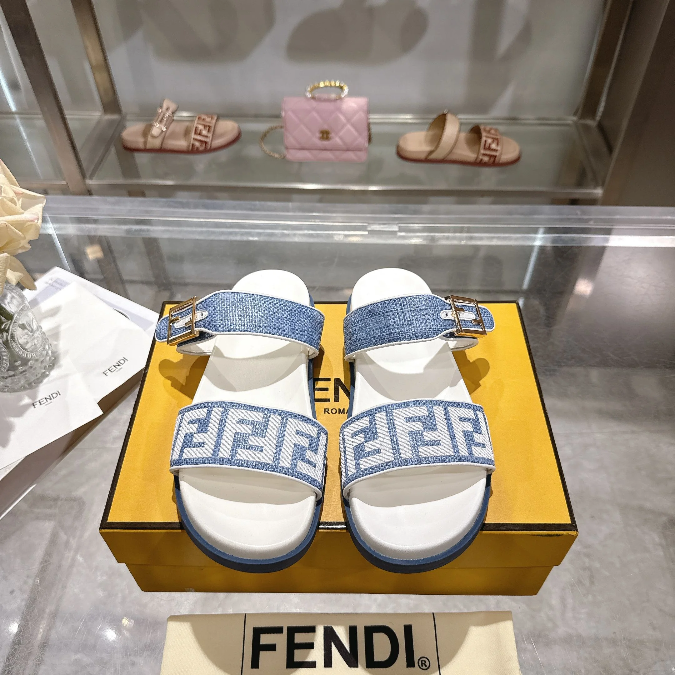 FENDI Slides Leather EU35-45 B00202608030035