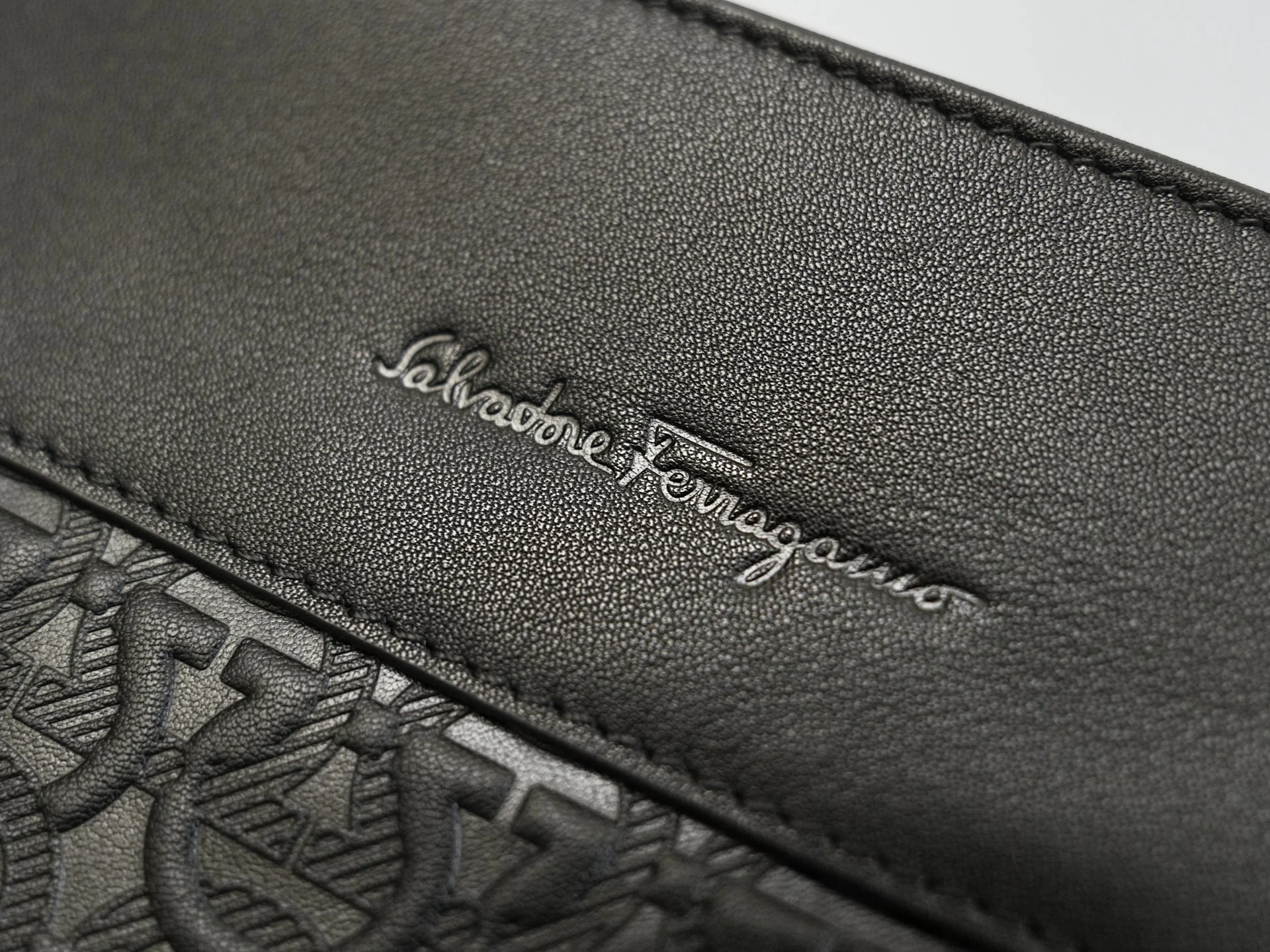 FERRAGAMO Crossbody Bags Calfskin Leather (Black) 26X27X6 G80202608100100 - Image 2