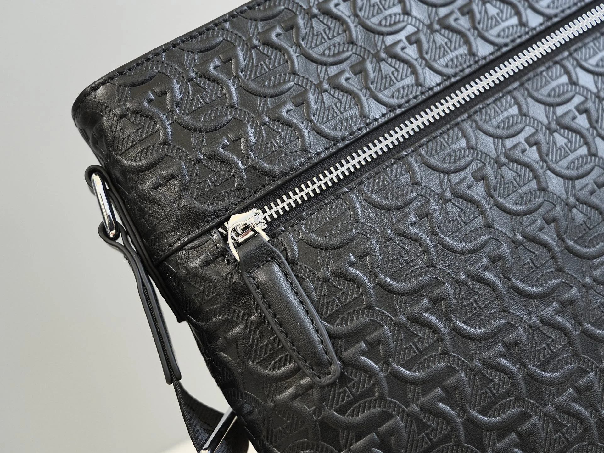 FERRAGAMO Crossbody Bags Calfskin Leather (Black) 26X27X6 G80202608100100 - Image 4
