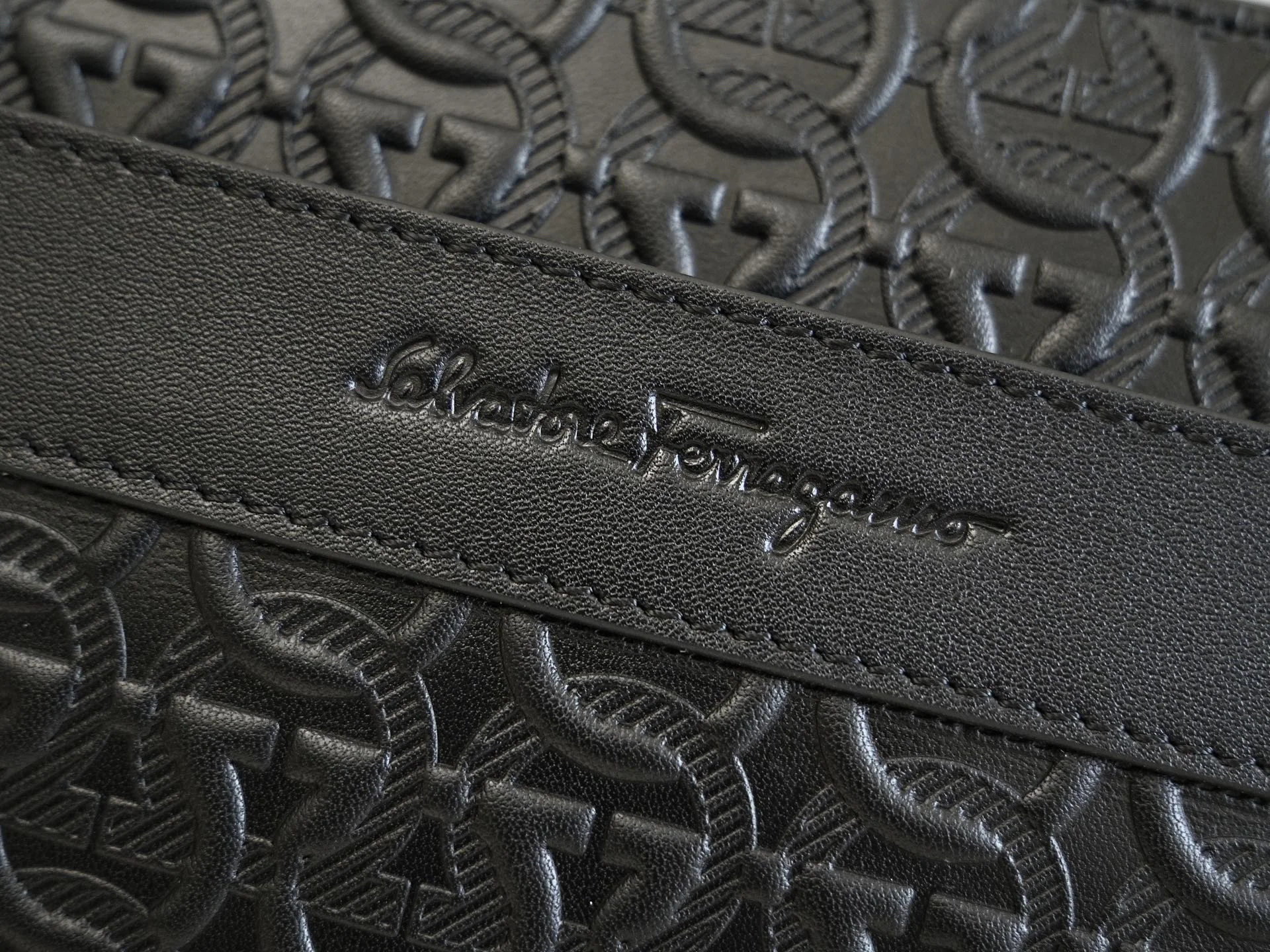 FERRAGAMO Crossbody Bags Leather (Black) 25X6X18CM G50202608100097 - Image 2