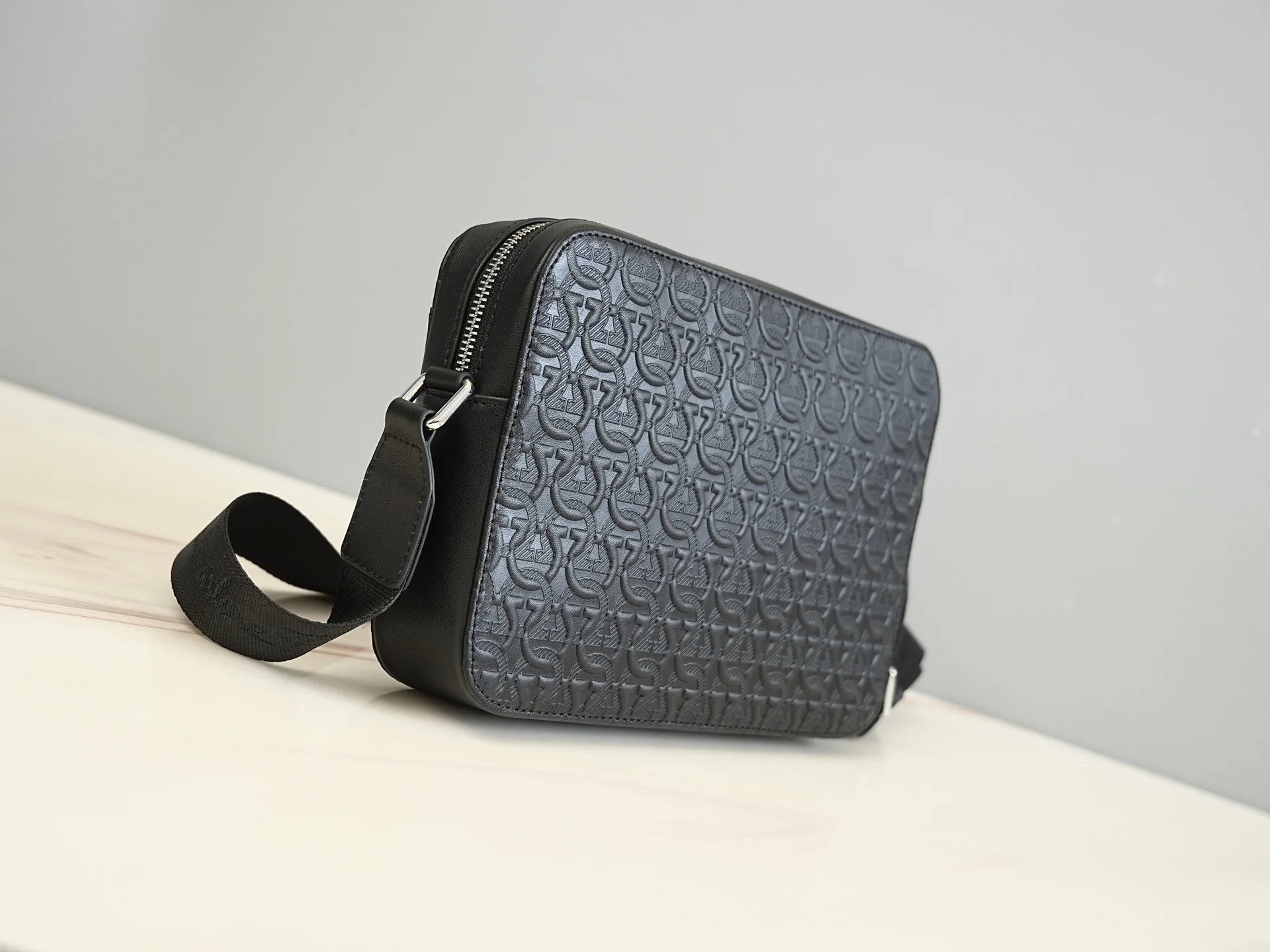 FERRAGAMO Crossbody Bags Leather (Black) 25X6X18CM G50202608100097 - Image 3