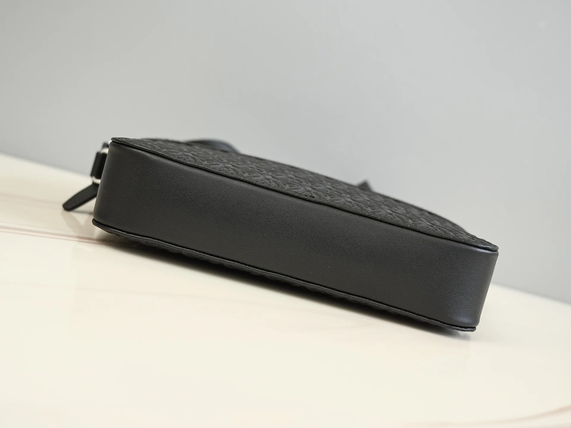FERRAGAMO Crossbody Bags Leather (Black) 25X6X18CM G50202608100097 - Image 7