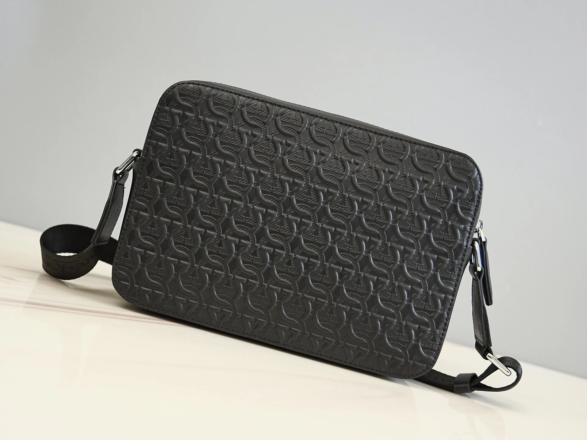 FERRAGAMO Crossbody Bags Leather (Black) 25X6X18CM G50202608100097 - Image 8