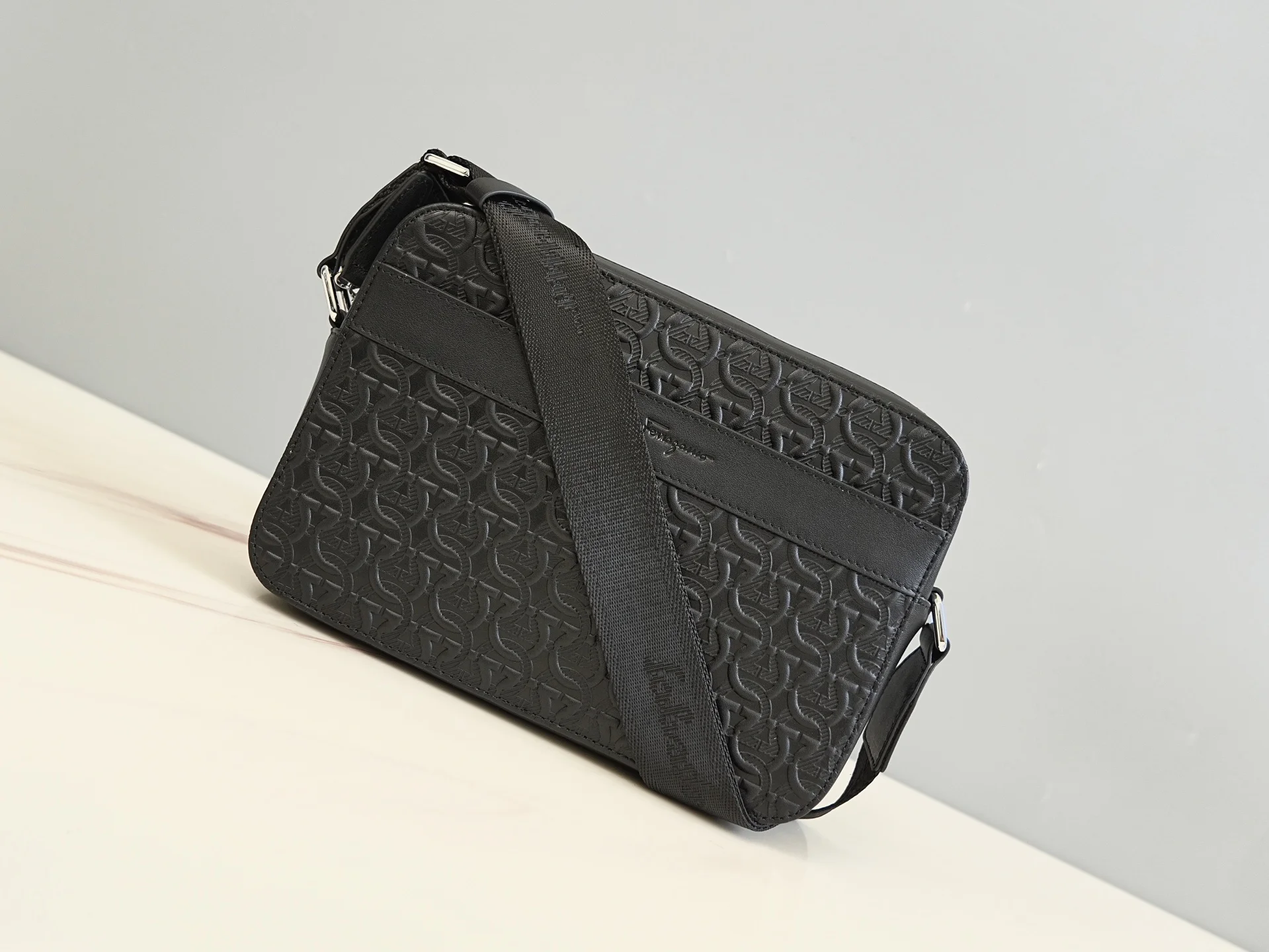 FERRAGAMO Crossbody Bags Leather (Black) 25X6X18CM G50202608100097 - Image 9