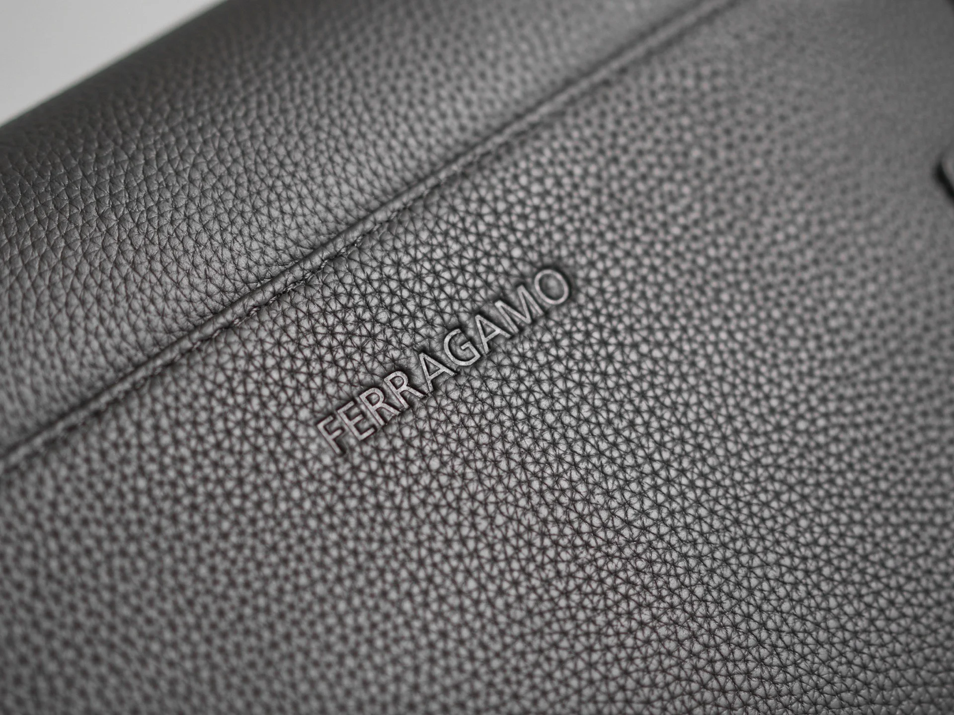 FERRAGAMO Trend Bags Grained Leather (Gray-Black) 27X18X6CM G80202608100101 - Image 3