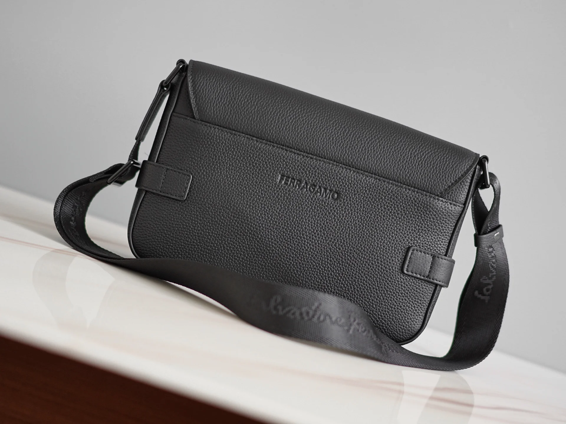 FERRAGAMO Trend Bags Grained Leather (Gray-Black) 27X18X6CM G80202608100101 - Image 8