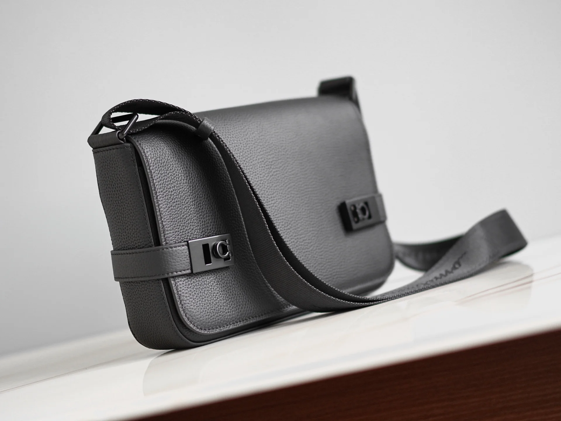FERRAGAMO Trend Bags Grained Leather (Gray-Black) 27X18X6CM G80202608100101 - Image 9