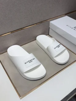 GIVENCHY Slides Multi-material EU38-46 A20202608030501