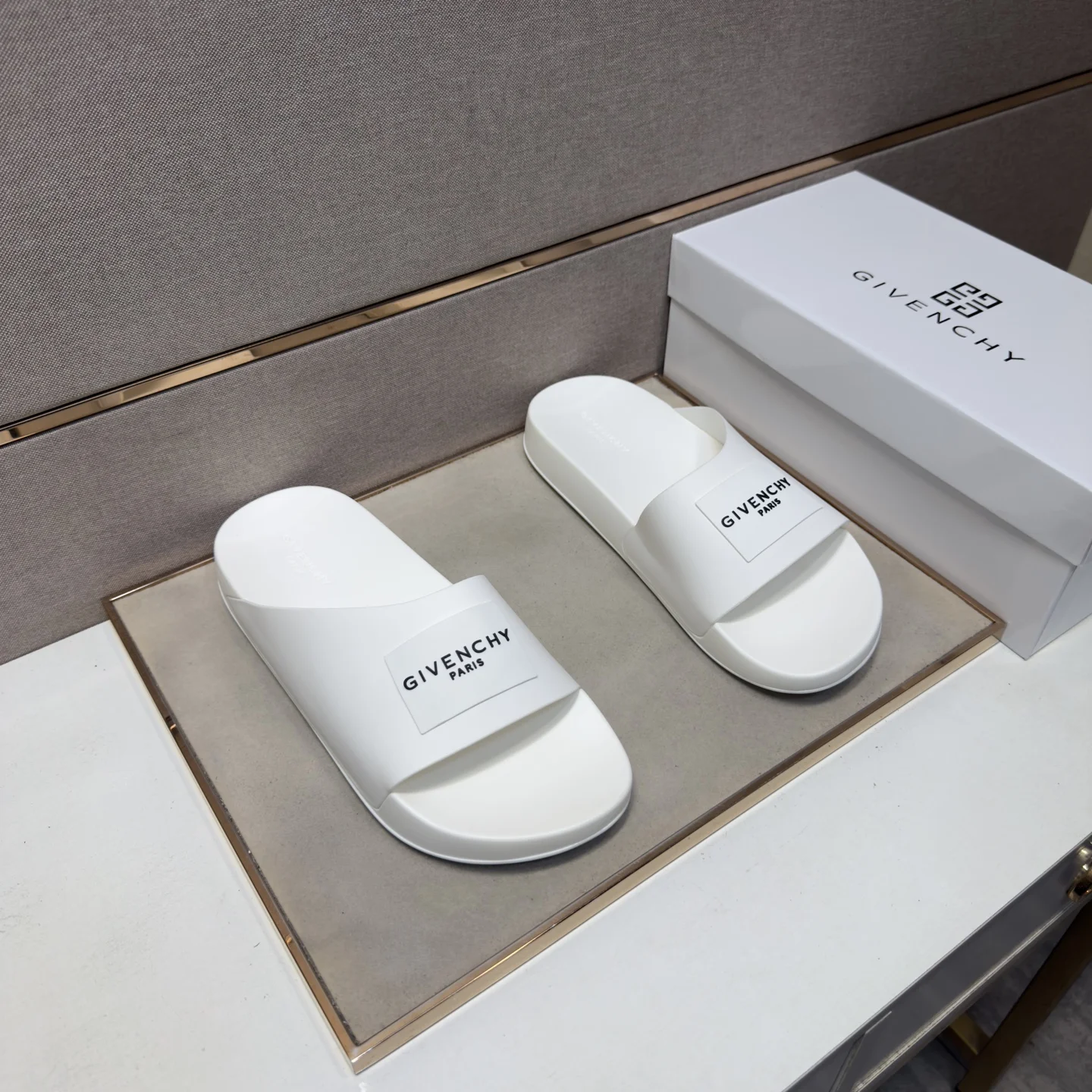 GIVENCHY Slides Multi-material EU38-46 A20202608030501