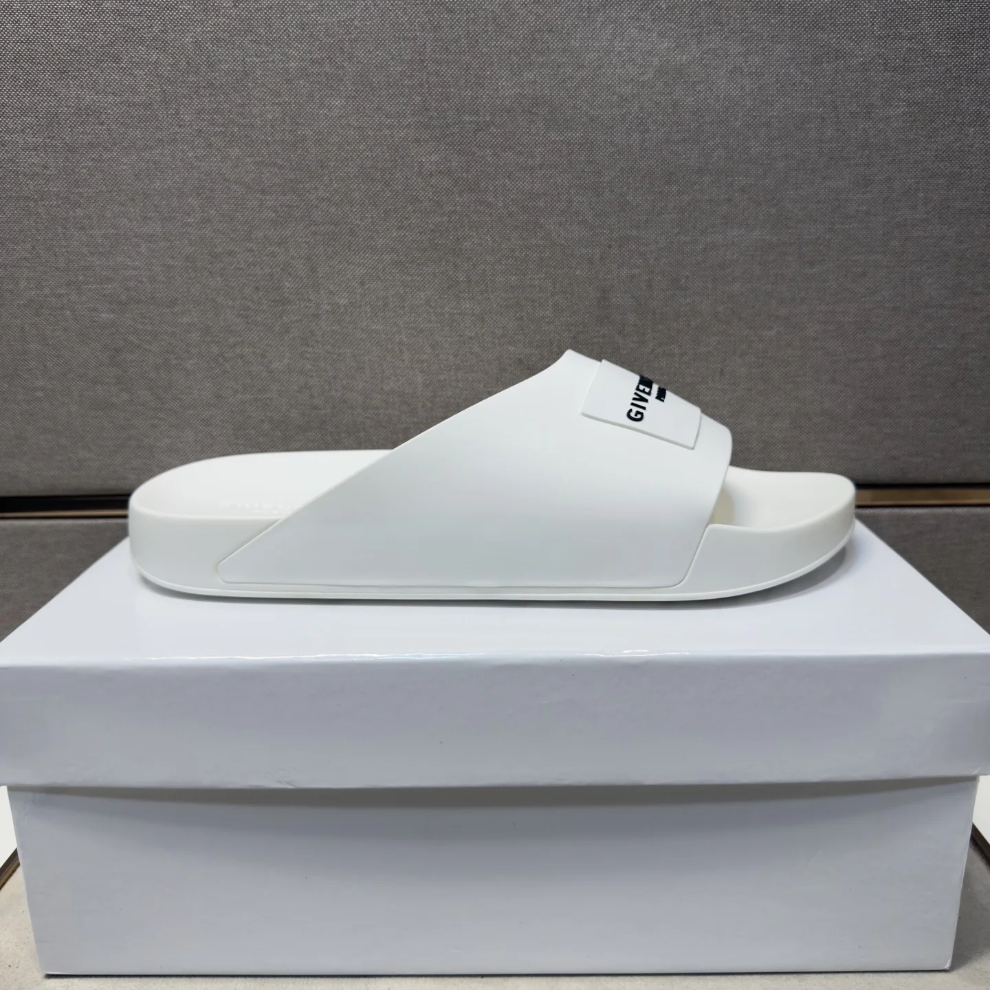 GIVENCHY Slides Multi-material EU38-46 A20202608030501 - Image 3
