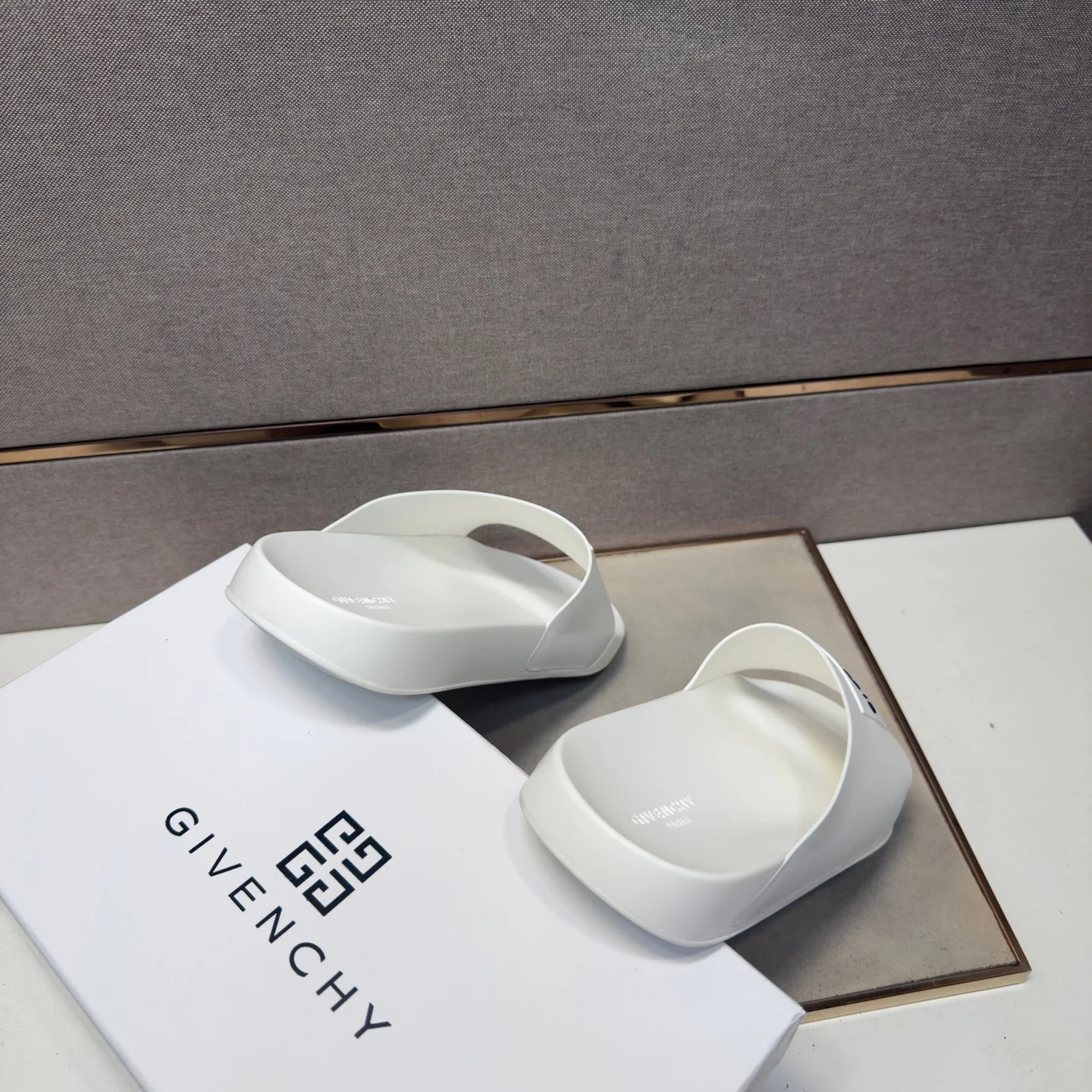 GIVENCHY Slides Multi-material EU38-46 A20202608030501 - Image 9
