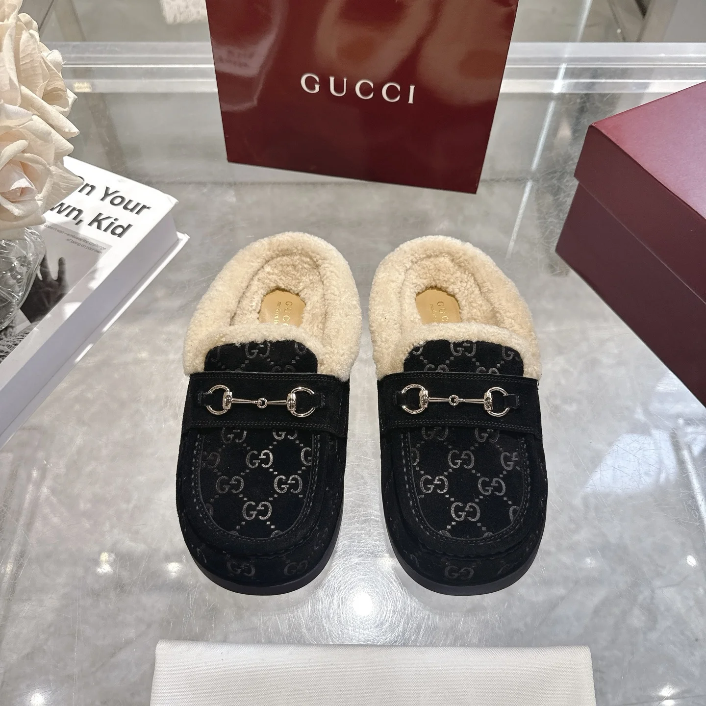 GUCCI Slippers B40202608030010