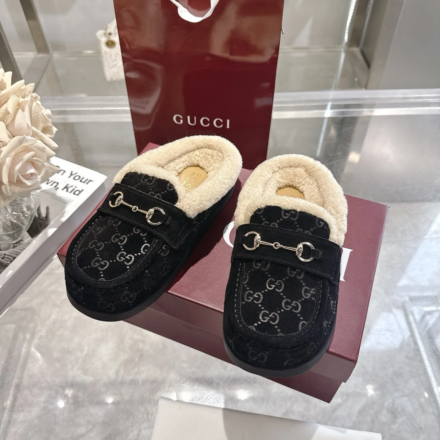 GUCCI Slippers B40202608030010 - Image 2