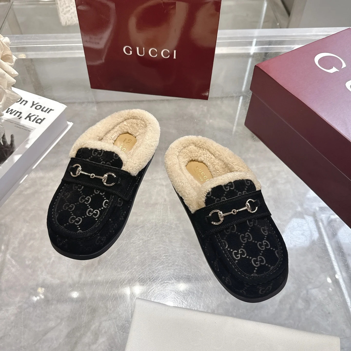 GUCCI Slippers B40202608030010 - Image 4