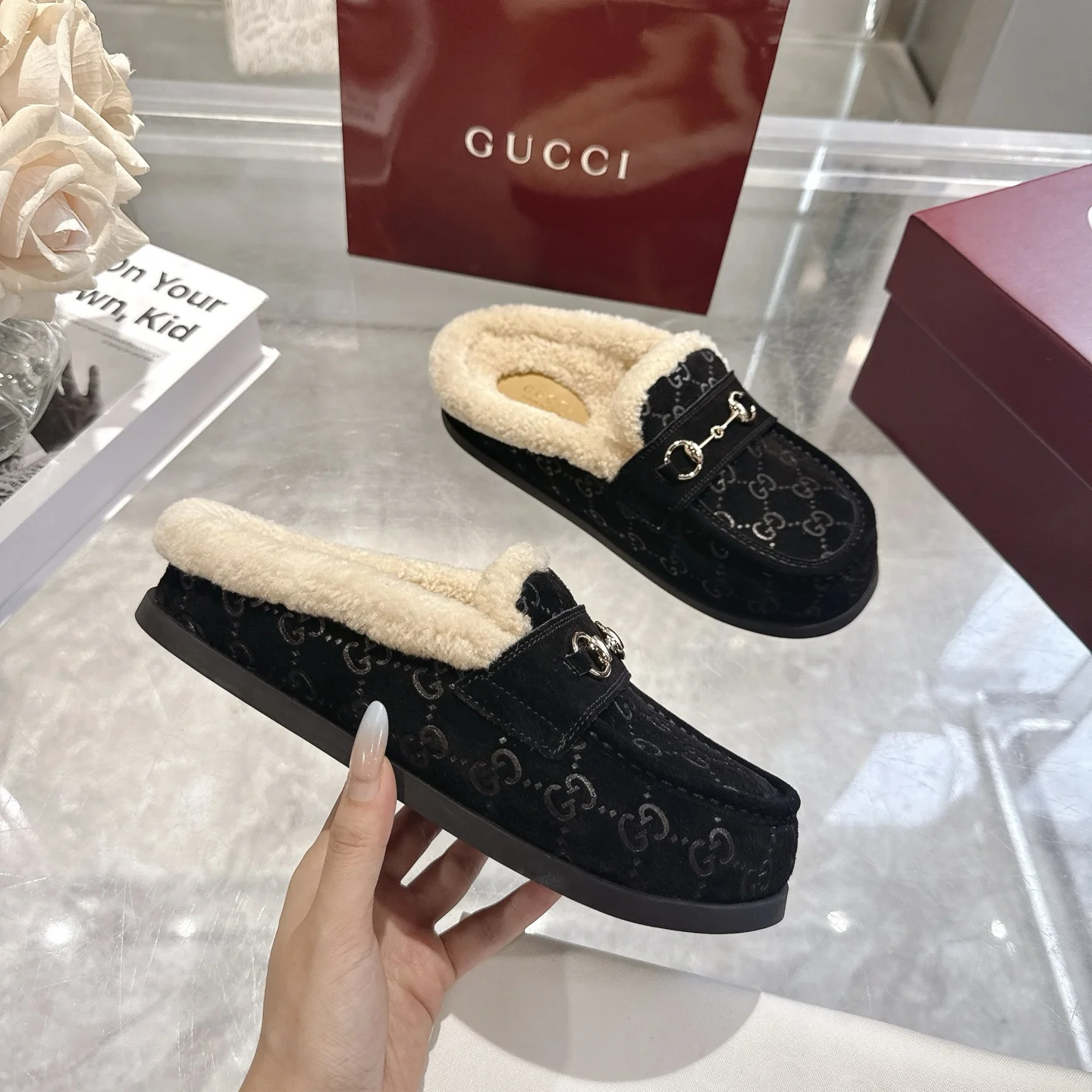 GUCCI Slippers B40202608030010 - Image 5