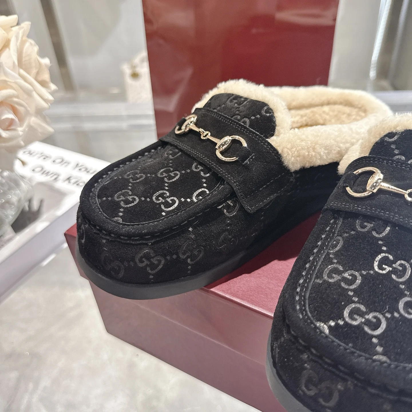 GUCCI Slippers B40202608030010 - Image 7