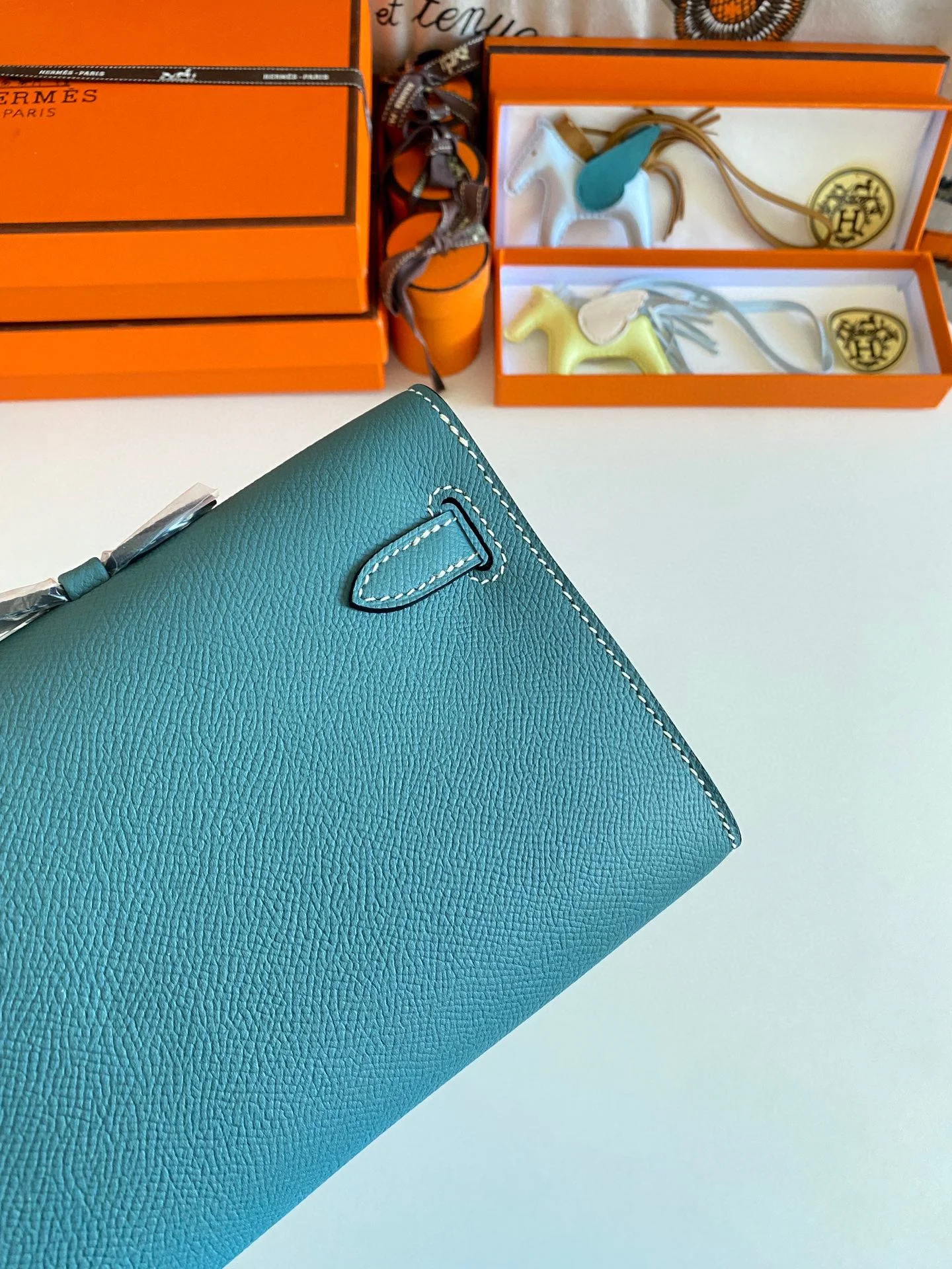 HERMES Clutches Bags Epsom Leather (Blue-Beige) 31CM H00202608091088 - Image 4