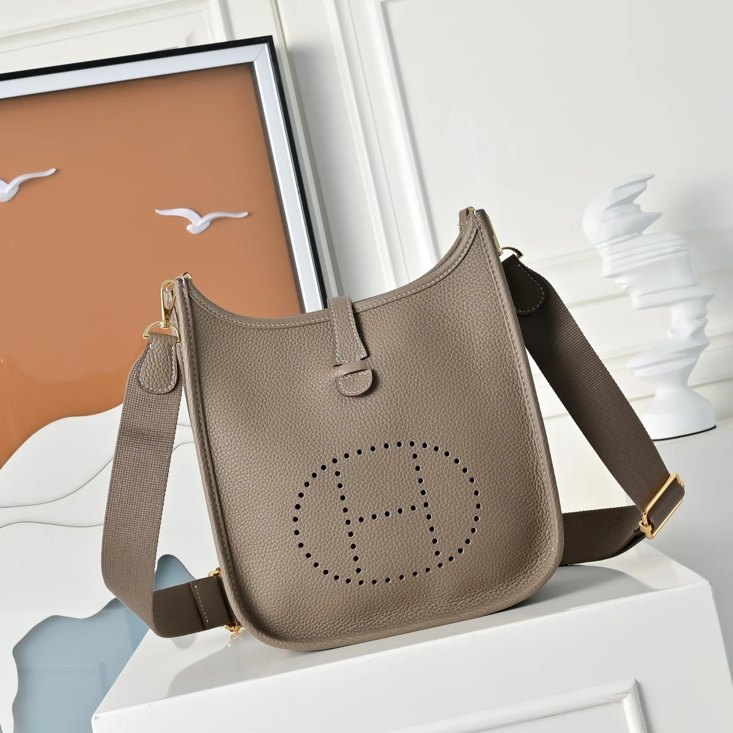 HERMES Shoulder Bags Calfskin Leather (Taupe) 23CM H50202608090971