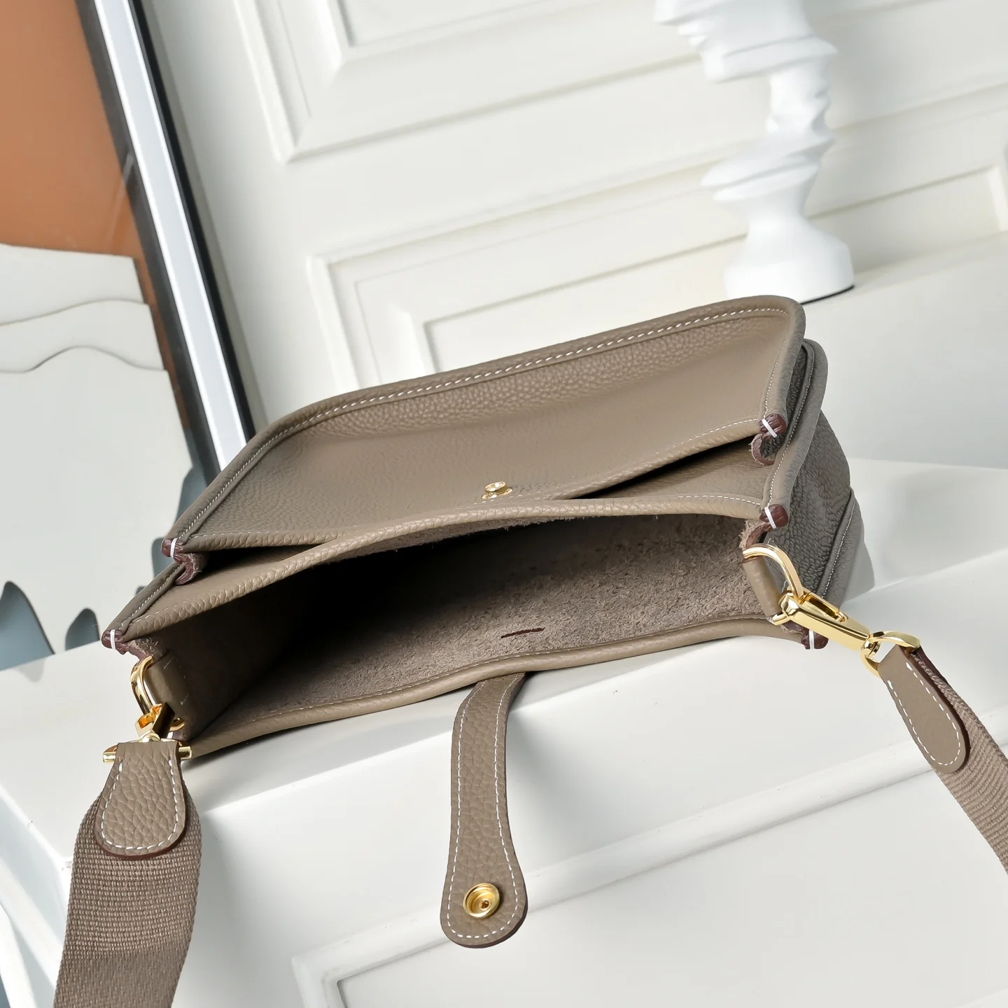 HERMES Shoulder Bags Calfskin Leather (Taupe) 23CM H50202608090971 - Image 9