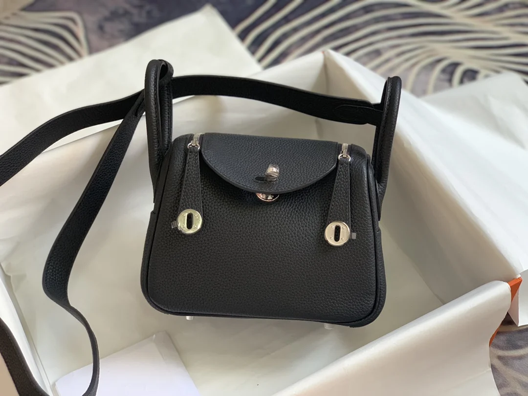 HERMES Shoulder Bags TC Leather (Black-Silver) 19CM H50202608090380