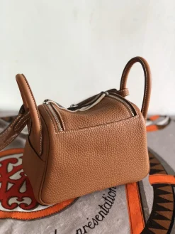 Alternative view of HERMES Shoulder Bags TC Leather (Brown) 19CM H50202608090352