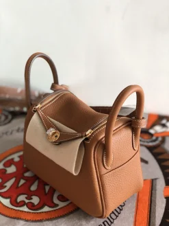 Alternative view of HERMES Shoulder Bags TC Leather (Brown-Gold) 19CM H50202608090353