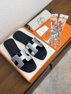 HERMES Slides Calf Leather EU35-40 B00202608031774