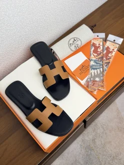 Alternative view of HERMES Slides Calf Leather EU35-40 B00202608031777