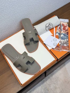 Alternative view of HERMES Slides Calf Leather EU35-40 B00202608031791