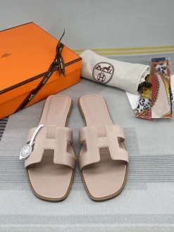 Alternative view of HERMES Slides Calf Leather EU35-40 B00202608031804
