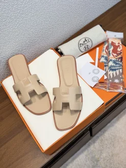 Alternative view of HERMES Slides Calf Leather EU35-40 B00202608031811