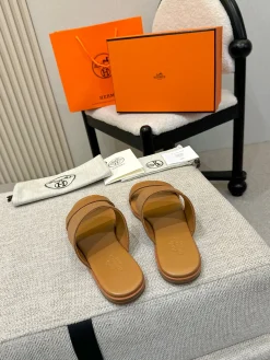 Alternative view of HERMES Slides Calfskin & Lambskin EU35-41 B50202608031000
