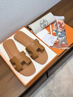 HERMES Slides Calfskin Leather EU35-40 B00202608031799