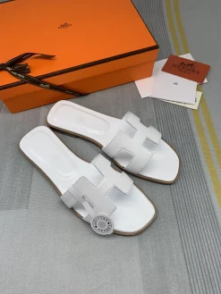 Alternative view of HERMES Slides Leather EU35-40 B00202608031809