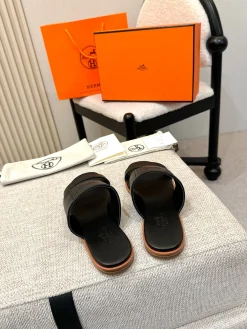 Alternative view of HERMES Slides Leather EU35-41 B50202608031001