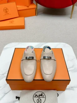 HERMES Slippers Calf Leather EU35-39 C10202608031868