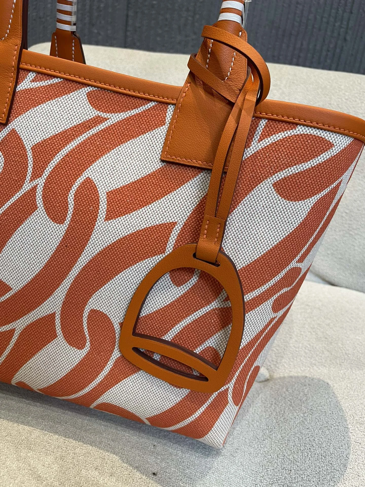 HERMES Top Handle Bags Canvas Calfskin (Orange-White) 25X23X15CM I50202608090676 - Image 2