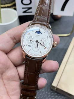 Alternative view of IWC Portuguese Automatic (White Dial) 40mm V9 A950202608050094