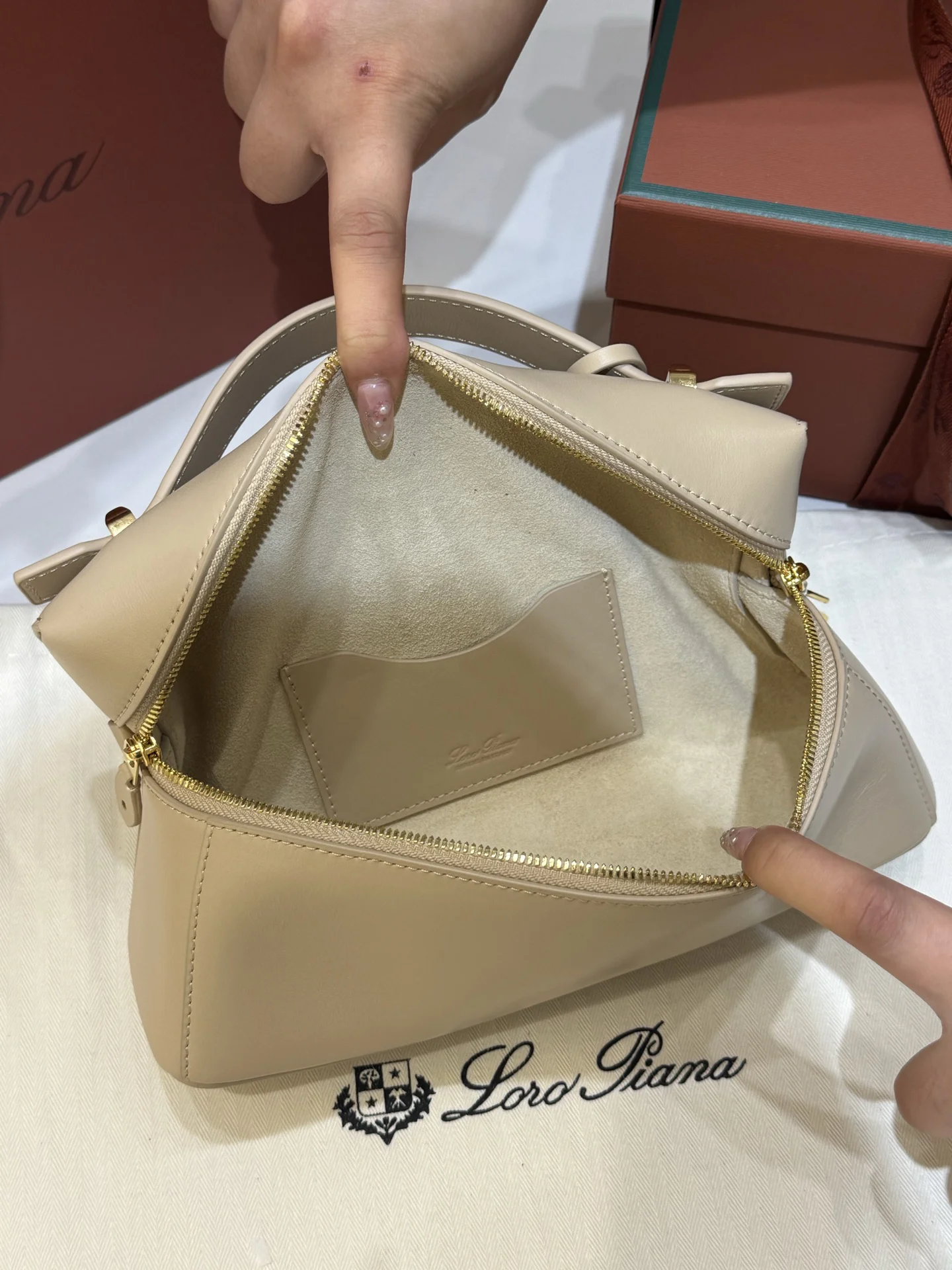 LORO PIANA Shoulder Bags Saddle Leather (Beige-Gold) 23X12XCM F50202608100456 - Image 7