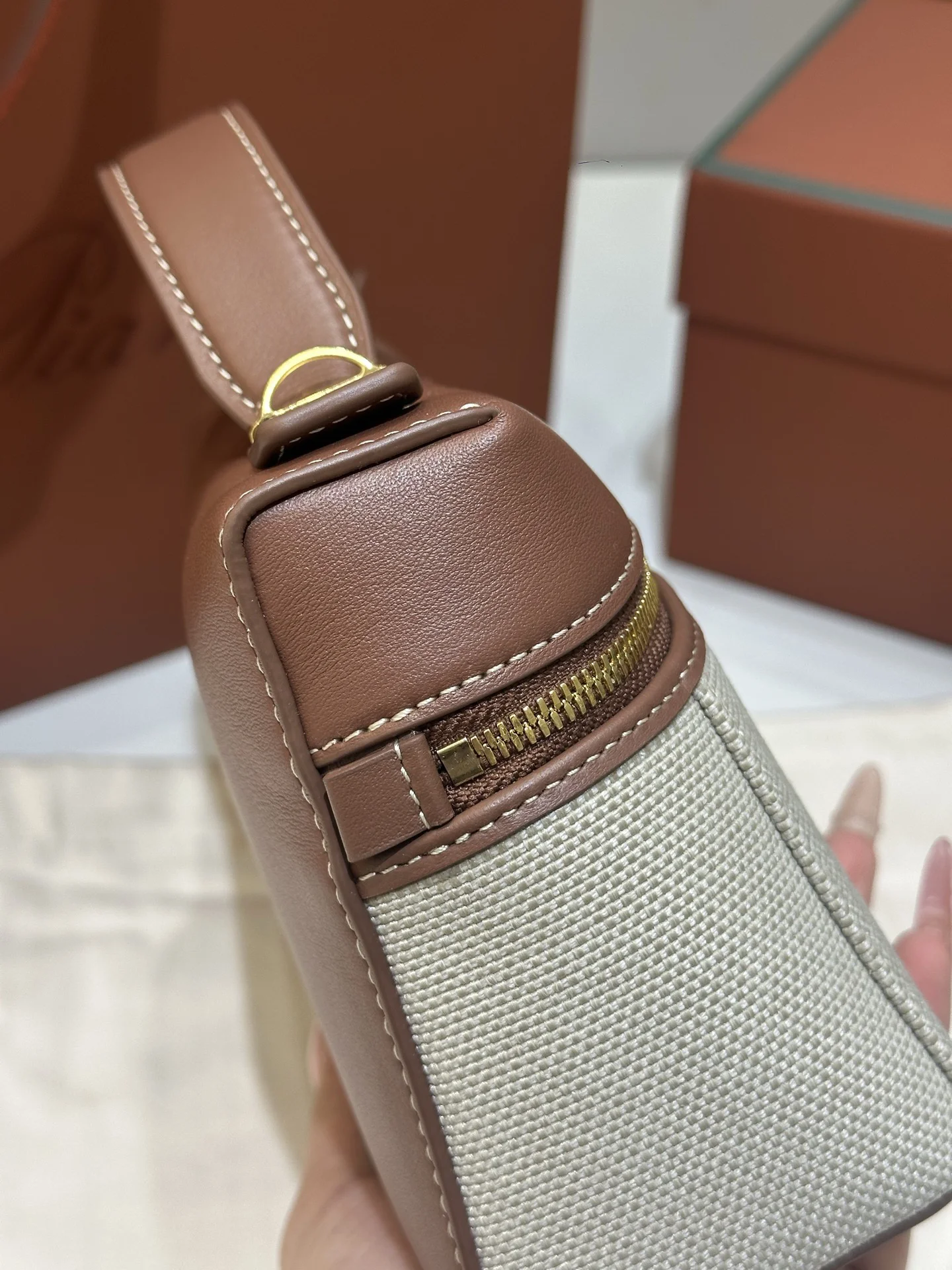 LORO PIANA Shoulder Bags Saddle Leather (Brown-Beige) 23X12XCM F50202608100455 - Image 3