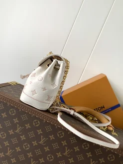 Alternative view of LV Backpacks Bags Grained Leather (Off-White-Pink) 15X10X19CM F00202608071601