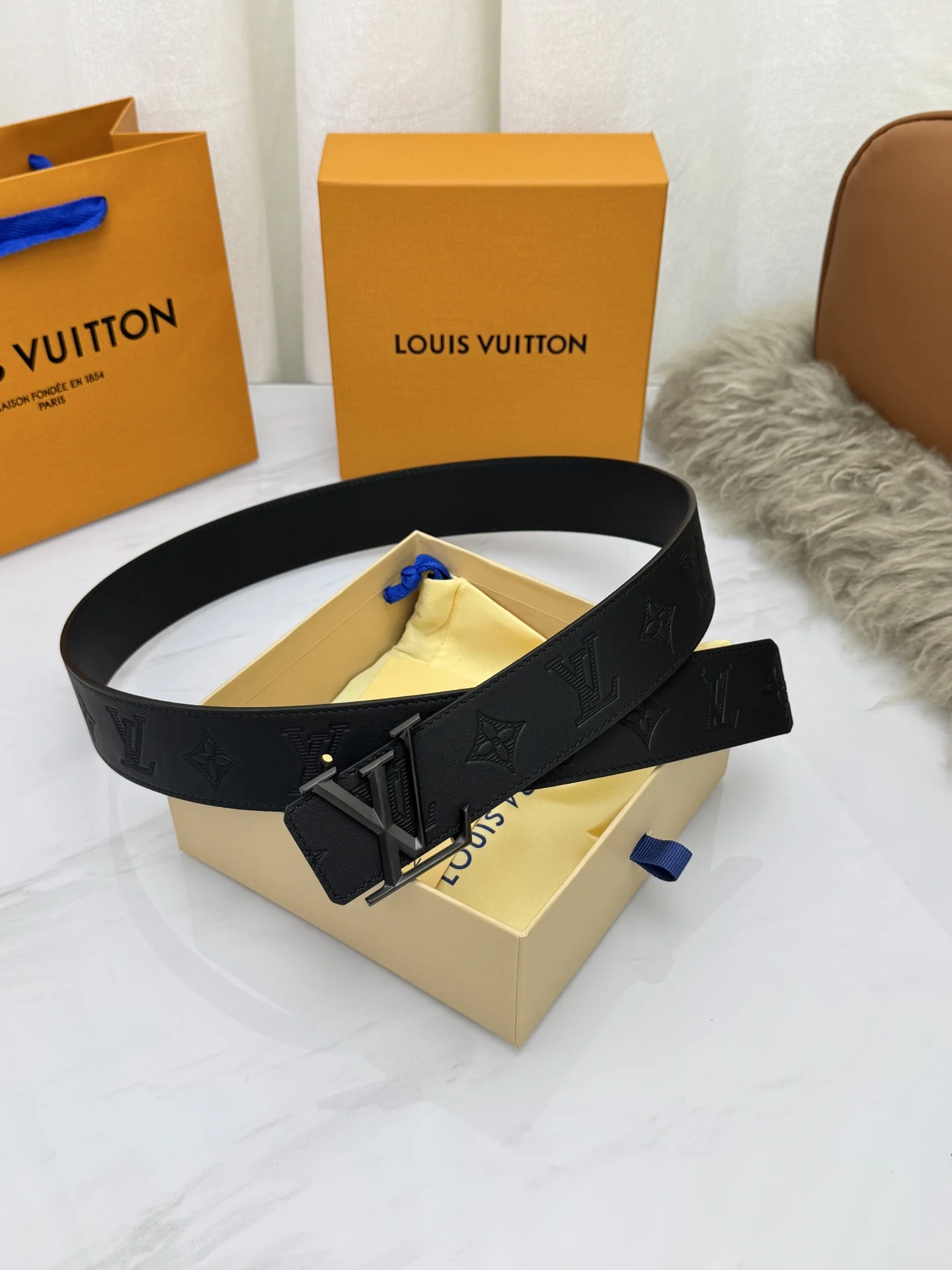 LV Belts Leather One Size 4.0cm Width A60202608050184 - Image 2