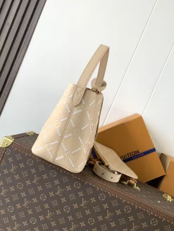 Alternative view of LV Bucket Bags Embossed Calfskin (Beige-White) 21X24X16 CM F00202608070268
