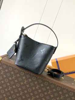 LV Bucket Bags Embossed Grained Calfskin (Black-Gold) 18X12X16CM E50202608071089