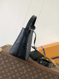 Alternative view of LV Bucket Bags Embossed Grained Calfskin (Black-Gold) 18X12X16CM E50202608071089