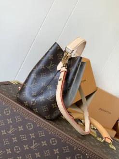 Alternative view of LV Bucket Bags Monogram Canvas (Brown-Natural) 20X20X13CM D50202608072045