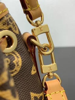 Alternative view of LV Bucket Bags Monogram Canvas (Brown-Tan) 16X10X13CM D50202608072021