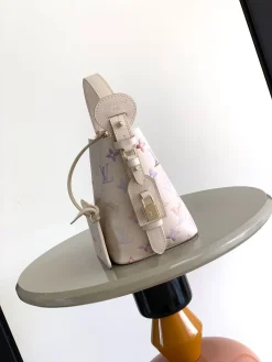 Alternative view of LV Bucket Bags Monogram Canvas (Cream-Iridescent) 16X18X12CM G50202608071001